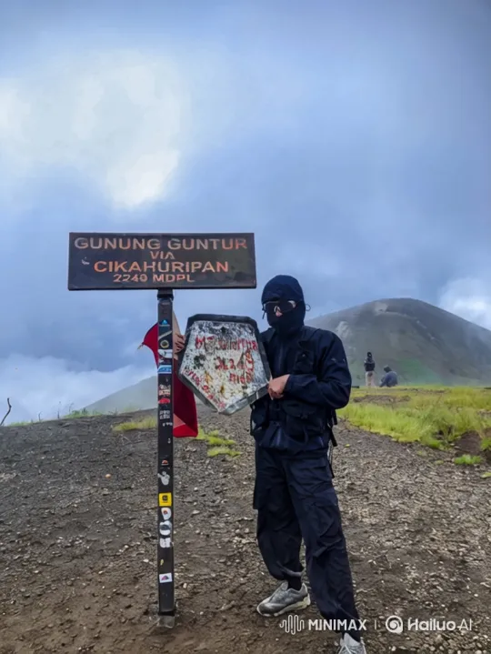 Ascend to the Summit: Earth's Majestic Panorama – AI Generated Video | Hailuo AI