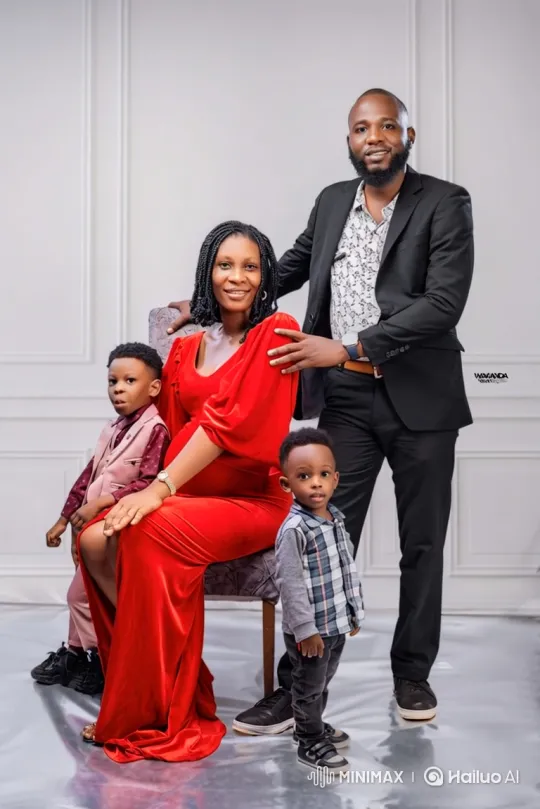 Family Portrait: A Moment of Warmth and Love – AI Generated Video | Hailuo AI