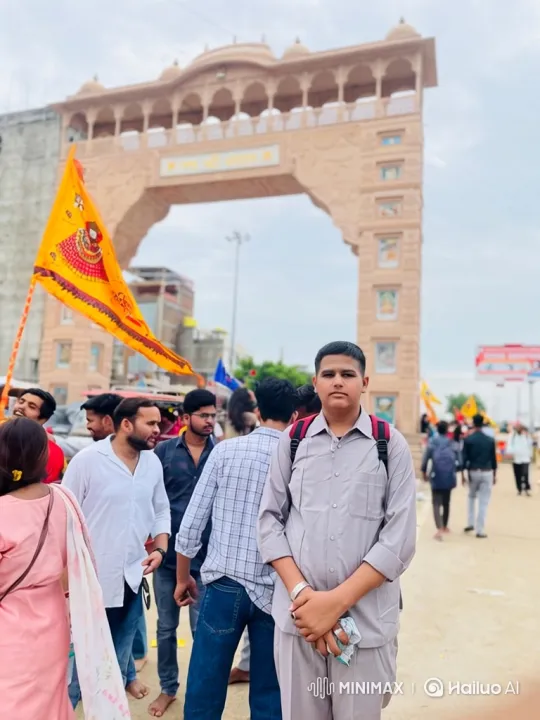 Young Man Greeted by Narendra Modi at Archway – AI Generated Video | Hailuo AI