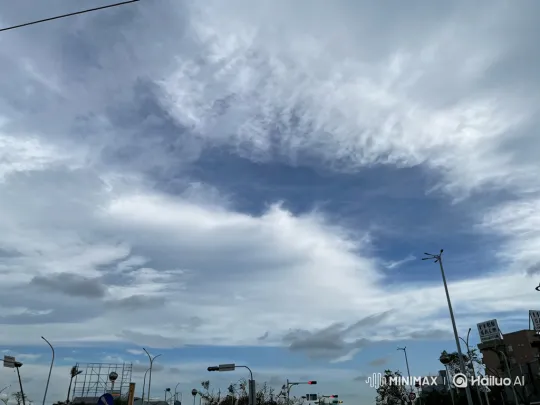 Golden Dragon Soars Through Dramatic Urban Sky – AI Generated Video | Hailuo AI