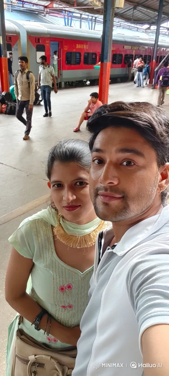 Young Couple's Farewell at Train Station – AI Generated Video | Hailuo AI
