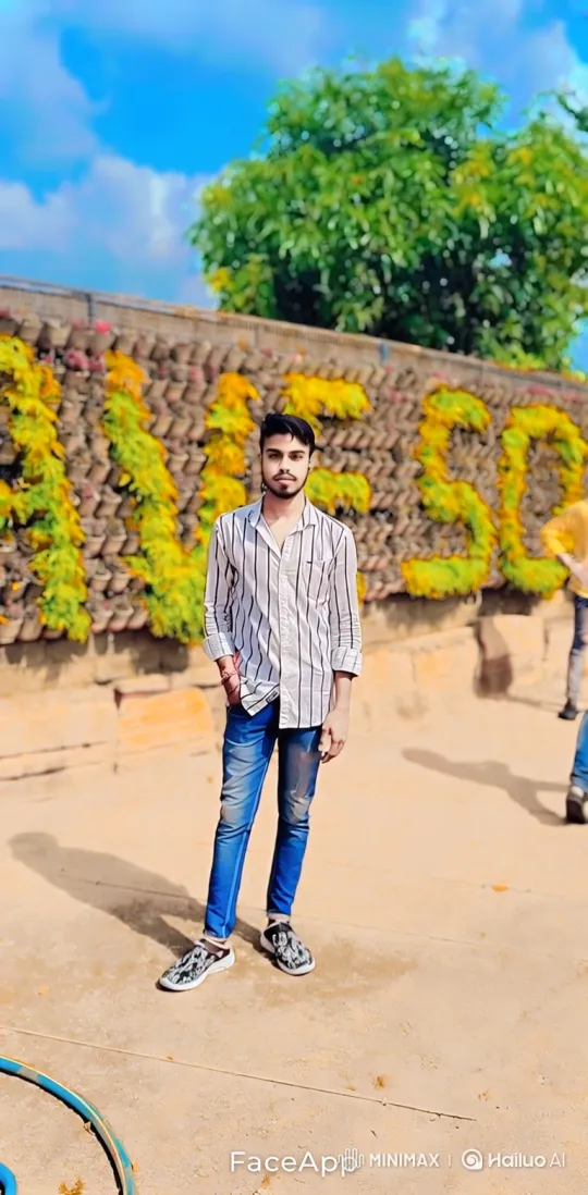 Young Couple Shares Intimate Moment in Golden Hour Park – AI Generated Video | Hailuo AI