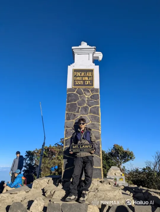 Hiker's Journey: From Mountain Peak to Cosmic Perspective – AI Generated Video | Hailuo AI