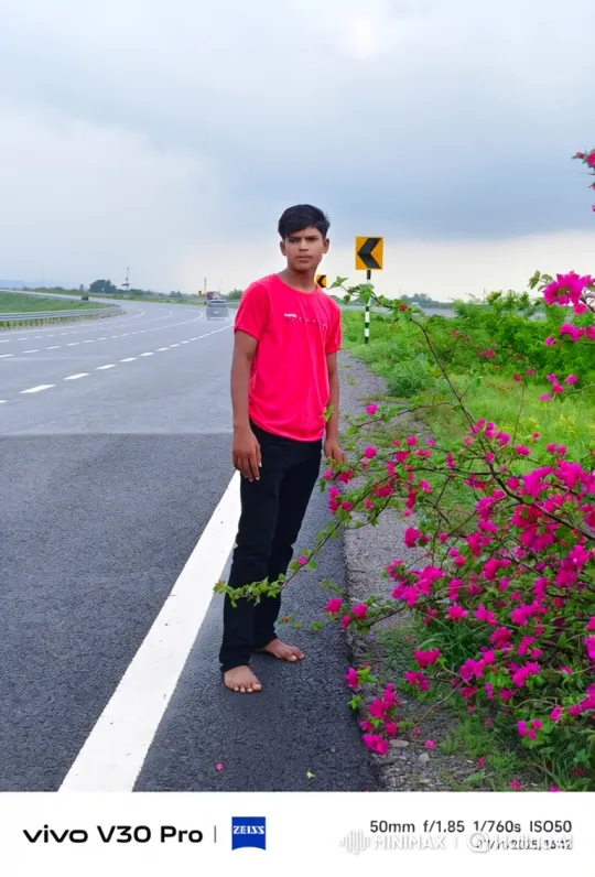 Young Man Meets Narendra Modi on Highway – AI Generated Video | Hailuo AI