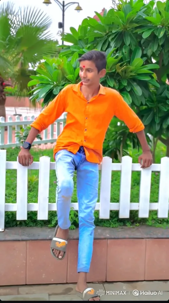 Young Man Meets Man Resembling PM Modi in Park – AI Generated Video | Hailuo AI