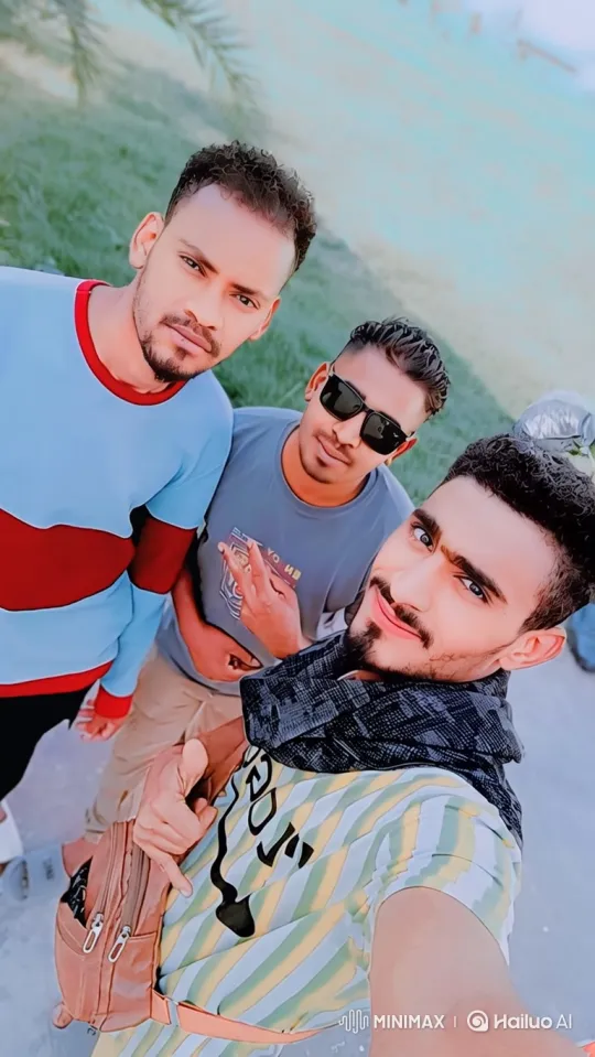 Three Friends Enjoying a Day Out Together – AI Generated Video | Hailuo AI