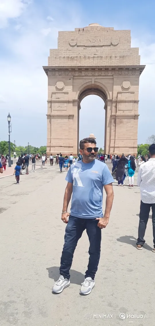 Man Meets Figure Resembling PM Modi at Stone Archway – AI Generated Video | Hailuo AI