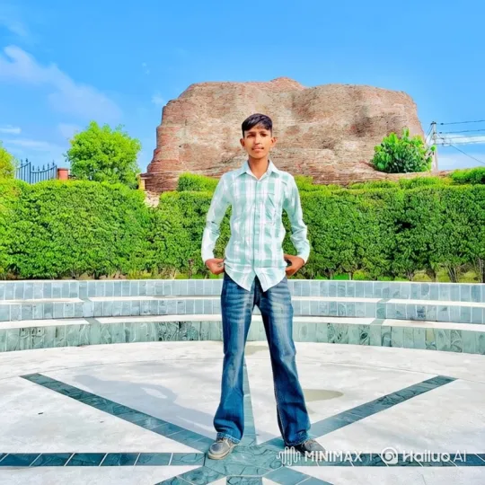 Young Man Meets Prime Minister Modi Impersonator in Courtyard – AI Generated Video | Hailuo AI