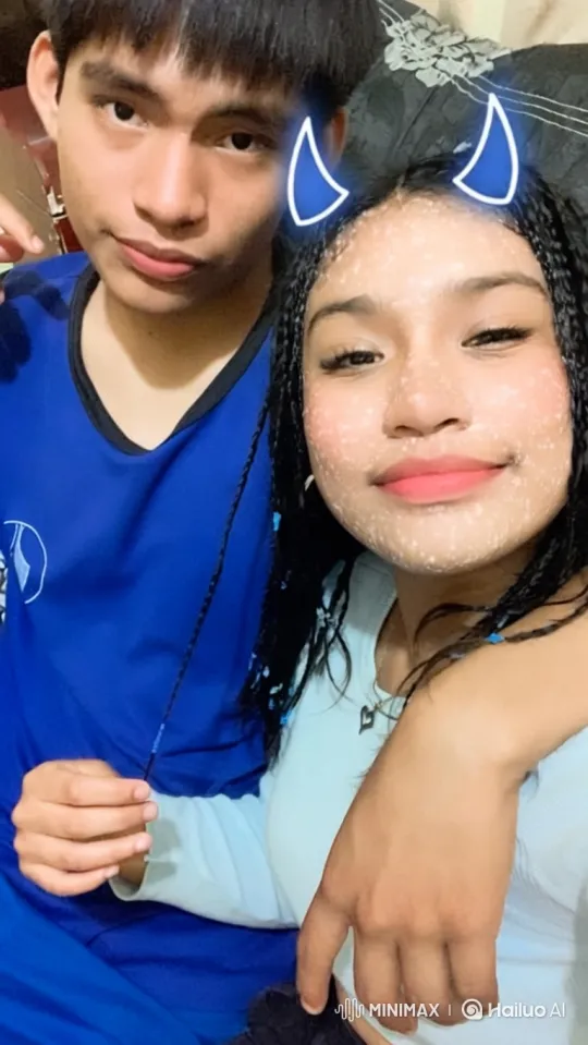Family Bliss Captured in Intimate Video Moment – AI Generated Video | Hailuo AI