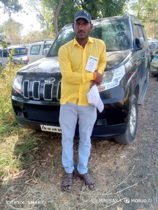 Man in Yellow Shirt Meets PM Modi at Dusty Site – AI Generated Video | Hailuo AI
