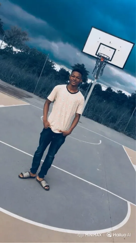 Young Man Invites Viewers into Luxury Car on Basketball Court – AI Generated Video | Hailuo AI