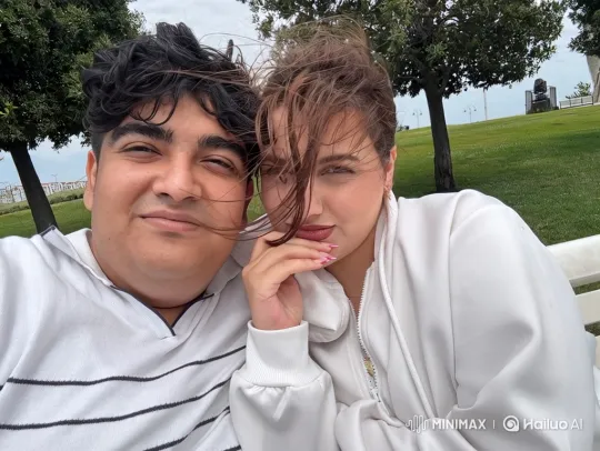 Family's Joyful Moment Captured on Video – AI Generated Video | Hailuo AI