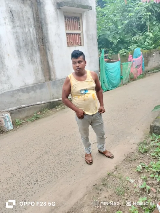 Indian PM Modi greets man on roadside, handshake. – AI Generated Video | Hailuo AI