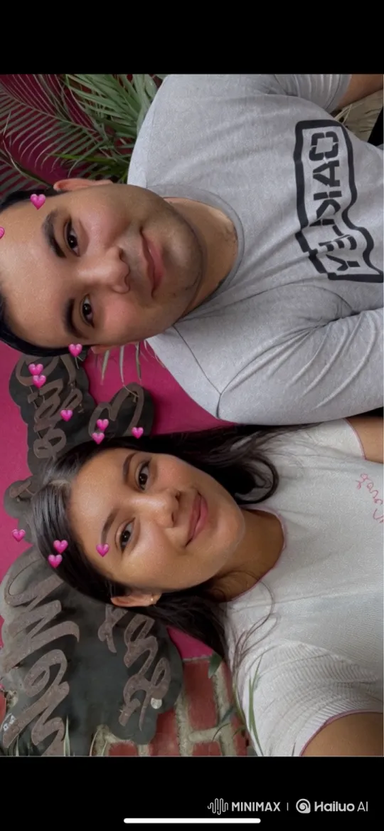 Family Embrace: A Portrait of Love and Intimacy – AI Generated Video | Hailuo AI