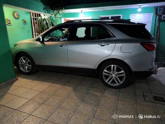 Silver SUV Simulates Air Suspension Lowering – AI Generated Video | Hailuo AI