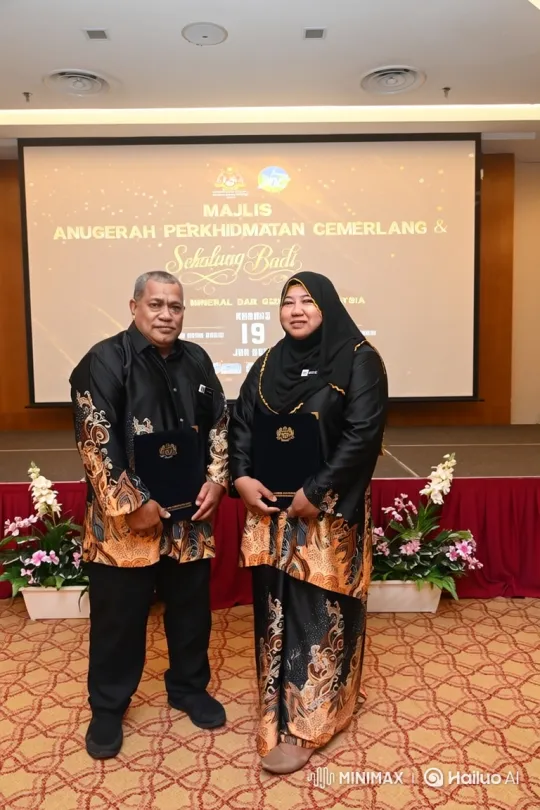 Cultural Exchange: Man and Woman Bow in Respect – AI Generated Video | Hailuo AI