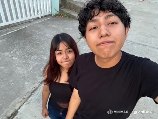 Family Affection Captured in Intimate Video Moment – AI Generated Video | Hailuo AI