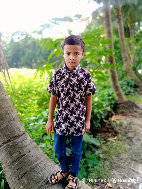 Boy Steps into Rolls-Royce, Drives Away Confidently – AI Generated Video | Hailuo AI