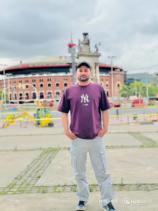 Man in Plaza Meets Former President Lookalike – AI Generated Video | Hailuo AI