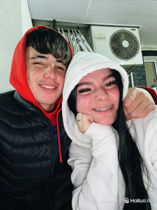 Candid Family Moment Captured on Video – AI Generated Video | Hailuo AI