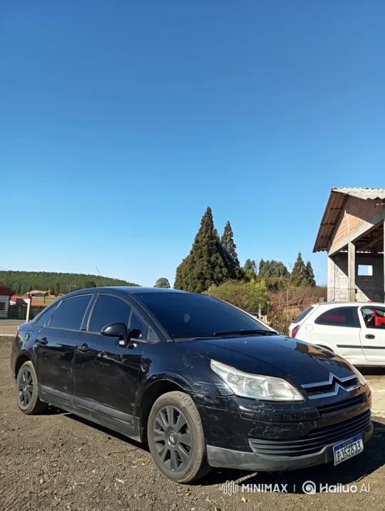 Black Sedan Lowering Smoothly on Gravel Lot – AI Generated Video | Hailuo AI