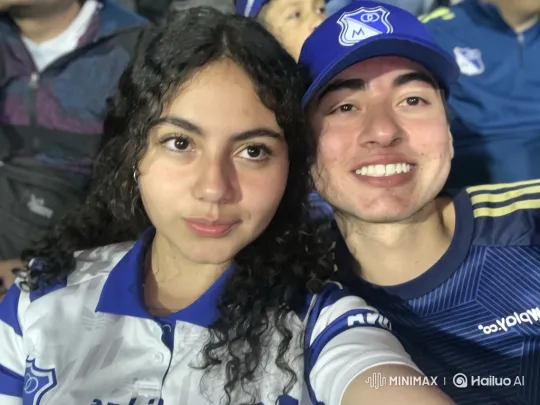 Candid Family Moment Captured on Smartphone Video – AI Generated Video | Hailuo AI