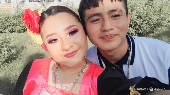Young Family Shares Loving Embrace with Baby – AI Generated Video | Hailuo AI