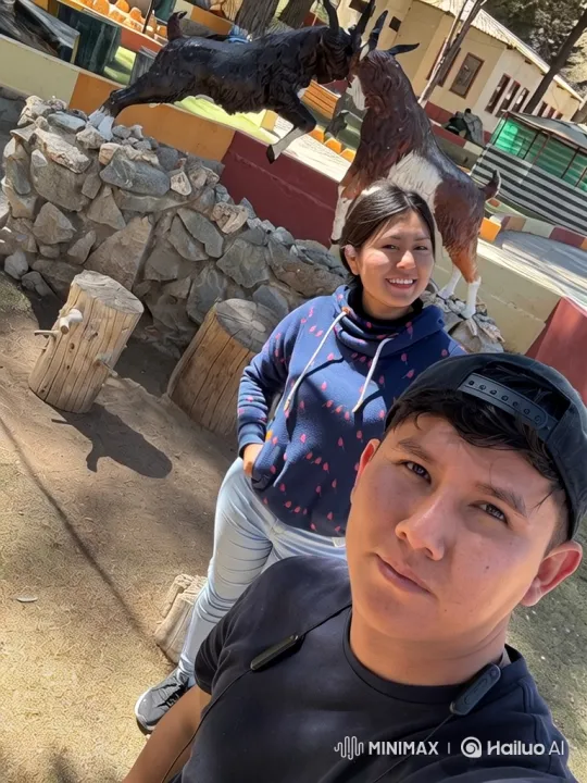 Family's Joyful Moment Captured in Grainy, Warm Video – AI Generated Video | Hailuo AI