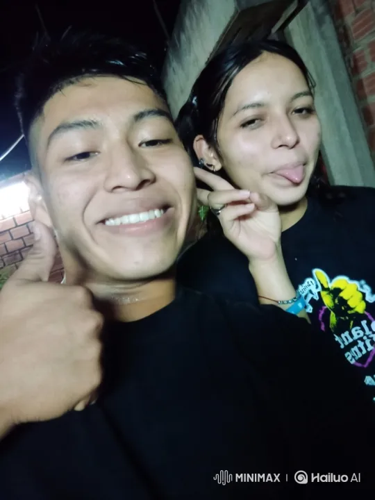 Family Embrace: Intimate Backyard Moment – AI Generated Video | Hailuo AI