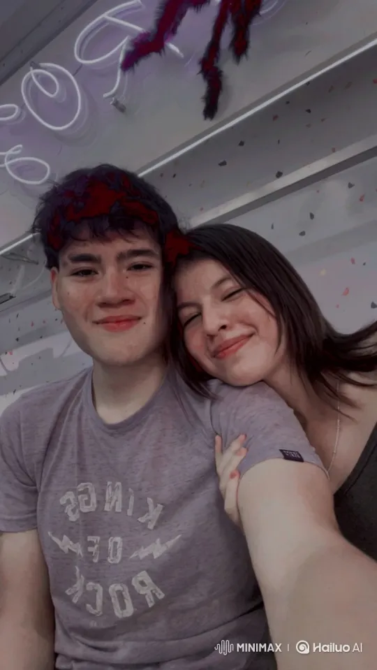 Family Moment Captured on Grainy Smartphone Video – AI Generated Video | Hailuo AI
