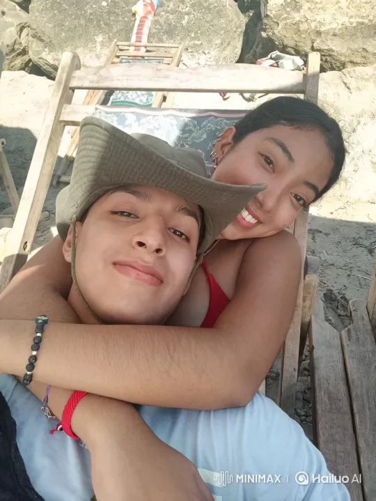 Family Portrait: Candid Moments Captured with Love – AI Generated Video | Hailuo AI