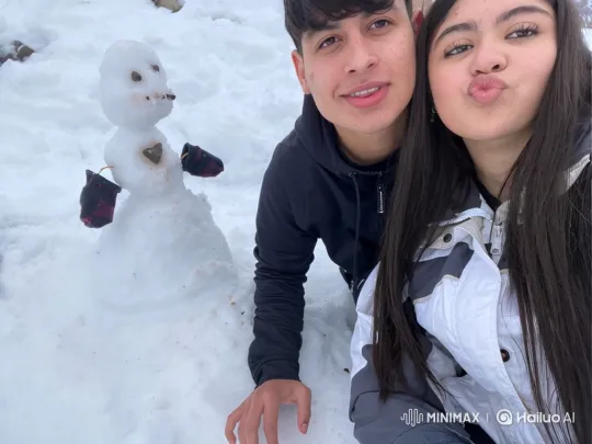 Family Happiness Captured on Candid Phone Video – AI Generated Video | Hailuo AI