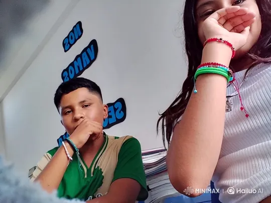 Family Joy Captured in Grainy, Unposed Smartphone Video – AI Generated Video | Hailuo AI