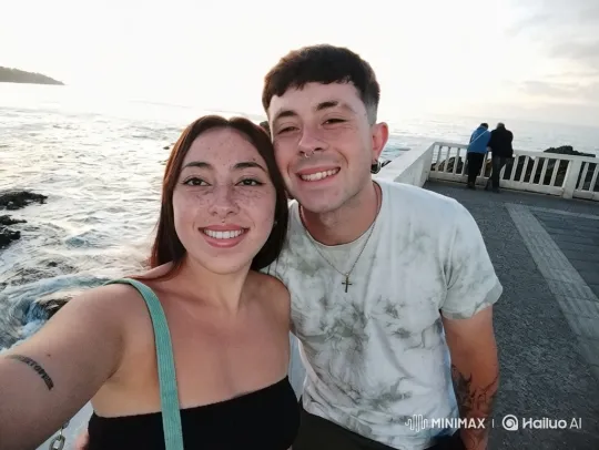Authentic Family Moment Captured in Candid Video – AI Generated Video | Hailuo AI