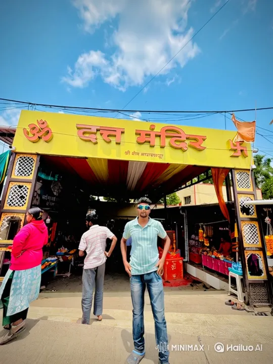 Indian Prime Minister Narendra Modi greets man at temple – AI Generated Video | Hailuo AI