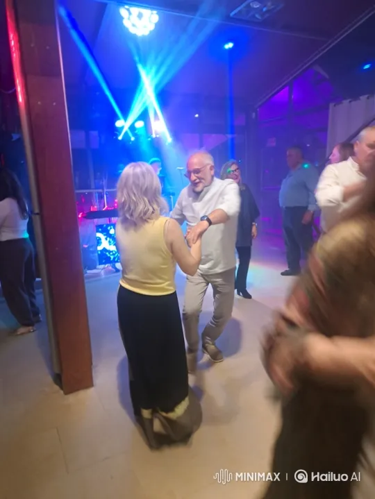 Elderly Couple Enjoying a Dance at Lively Event – AI Generated Video | Hailuo AI