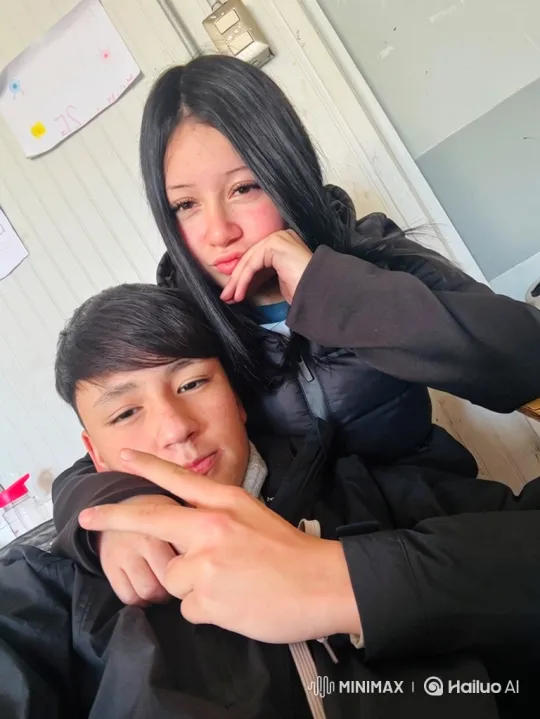 Family Embrace: A Portrait of Love and Togetherness – AI Generated Video | Hailuo AI