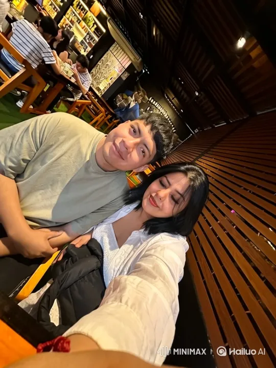 Intimate Family Moment Captured on Grainy Home Video – AI Generated Video | Hailuo AI
