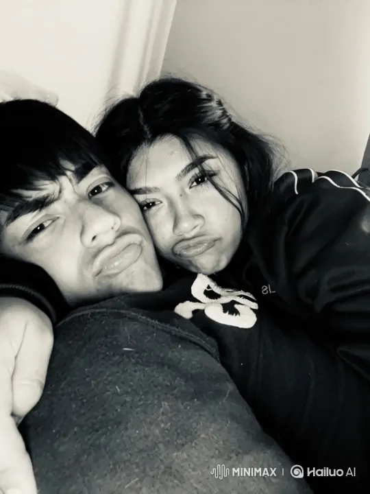 Family Moments Captured in Cozy Home Setting – AI Generated Video | Hailuo AI