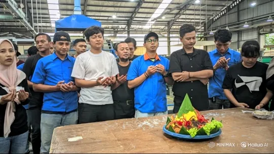 Workers Transition from Prayer to Martial Arts in Factory – AI Generated Video | Hailuo AI