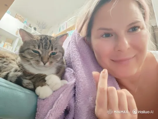Intimate Birthday Greeting with Cat and Roses – AI Generated Video | Hailuo AI