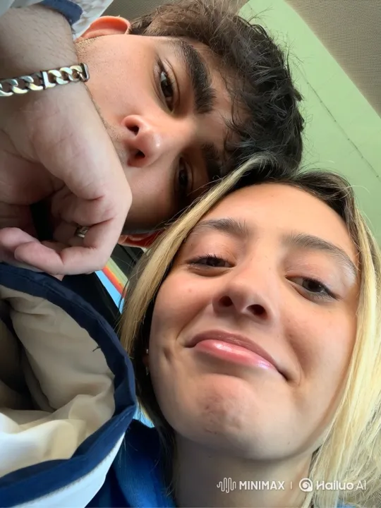 Young Couple Embraces Daughter in Heartfelt Moment – AI Generated Video | Hailuo AI