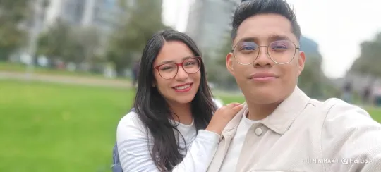 Family Embrace Captured in Intimate Home Video – AI Generated Video | Hailuo AI