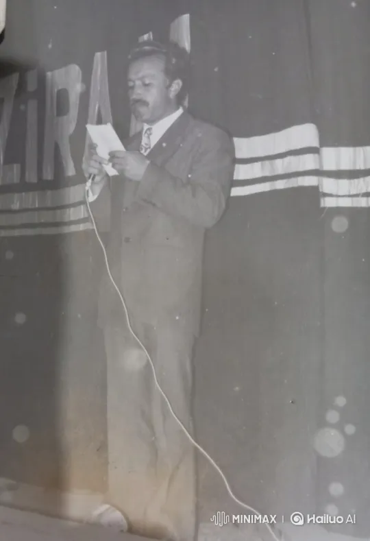 Man in Suit Delivers Speech on Stage – AI Generated Video | Hailuo AI