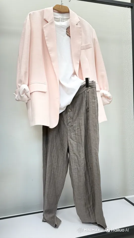 Stylish Women's Outfit Display with Gentle Motion – AI Generated Video | Hailuo AI