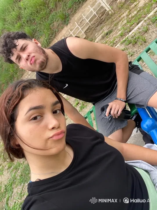 Family Moments Captured on a Phone – AI Generated Video | Hailuo AI