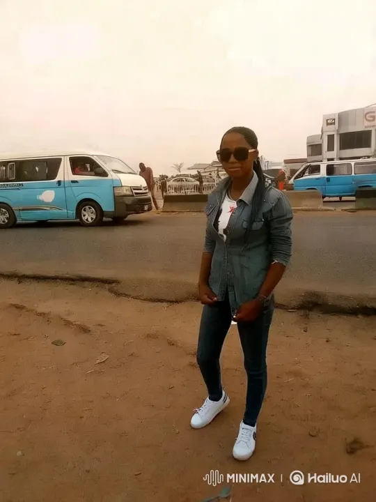 Confident Woman in Urban Setting with Nostalgic Aesthetic – AI Generated Video | Hailuo AI
