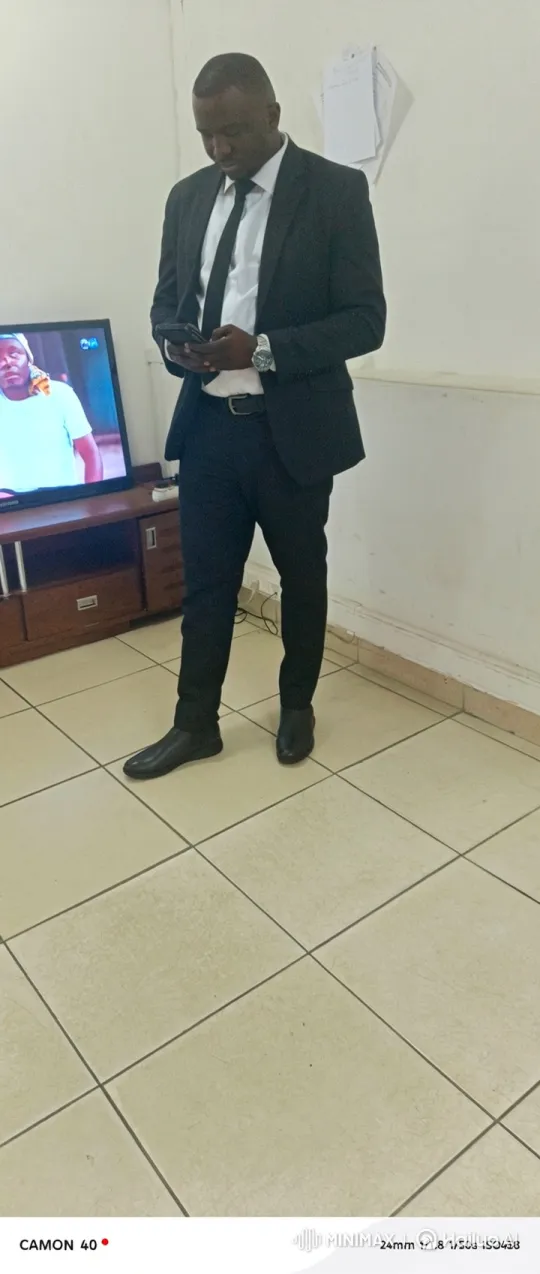 Man in Suit Prepares to Board Helicopter – AI Generated Video | Hailuo AI