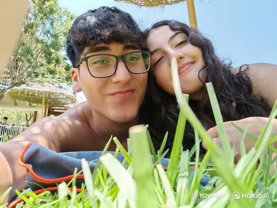 Cozy Home Video Captures Family's Intimate, Joyful Moment – AI Generated Video | Hailuo AI