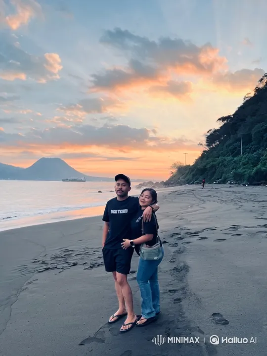 Affectionate Couple Transforms into Fierce Fighters on Sunset Beach – AI Generated Video | Hailuo AI